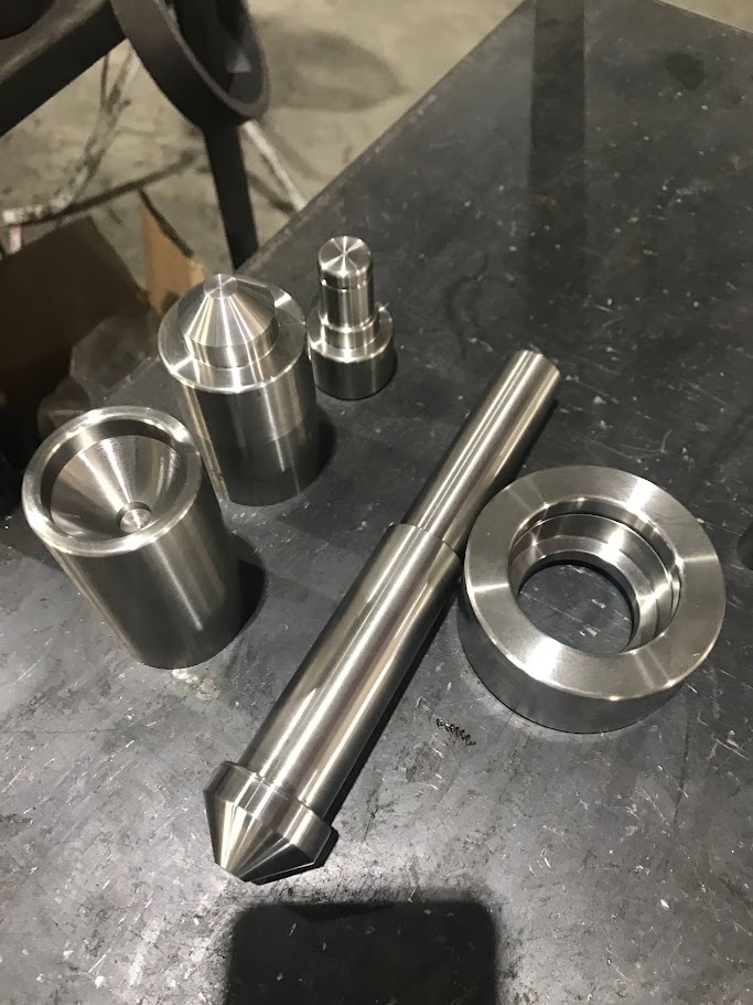 皓緯工業精密螺旋軸加工實景